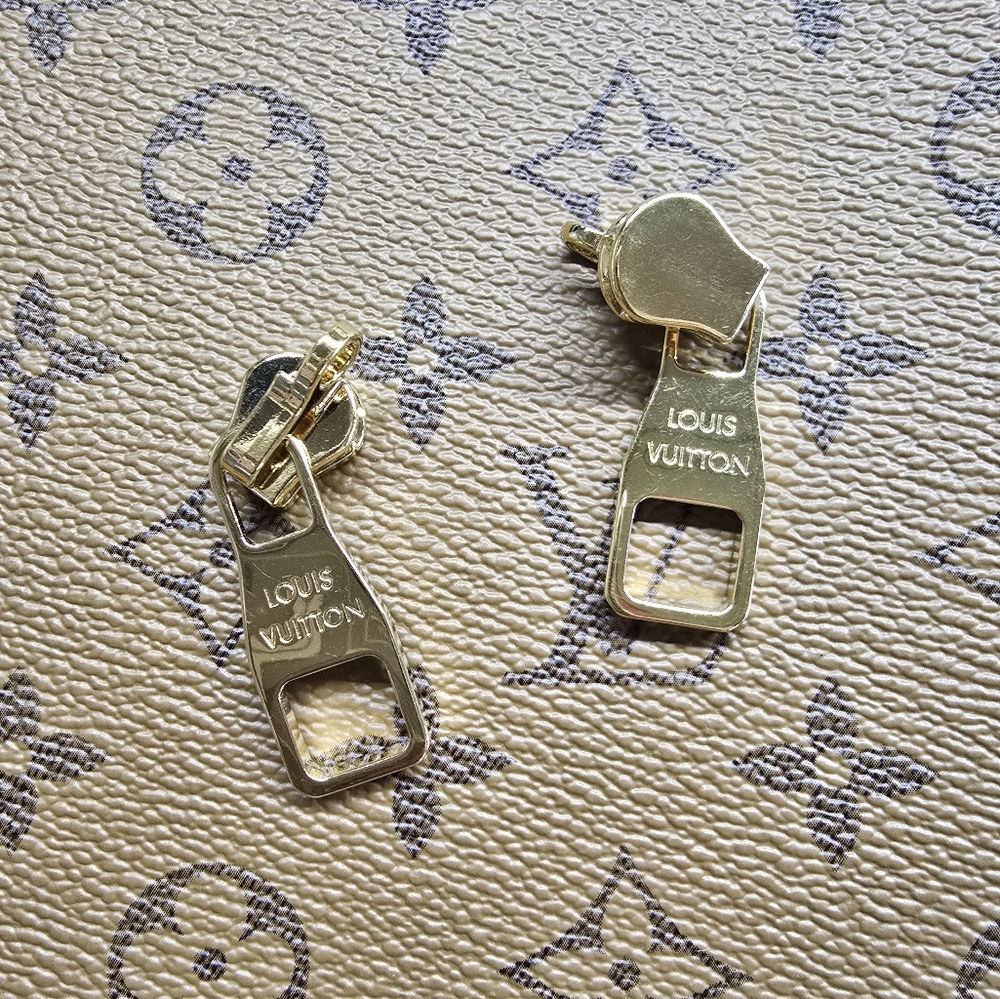 Louis Vuitton zipper hardware